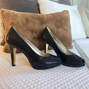 Ann Klein peep toe platform pump